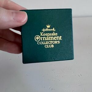 New in box vintage Hallmark Collectors Club Keepsake metal pin 1991